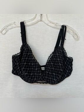 Chantelle Black Underwire Bra with Ivory ‘C’ Pattern and Lace Trim Edges